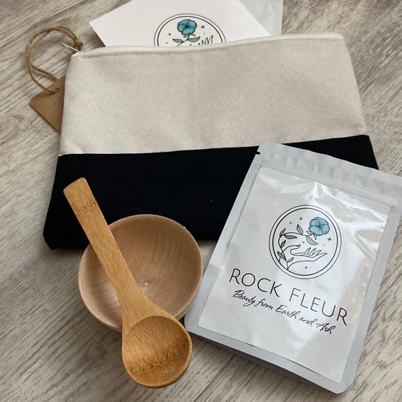 Rock Fleur Glacial Face Mask - Picture 2 of 11